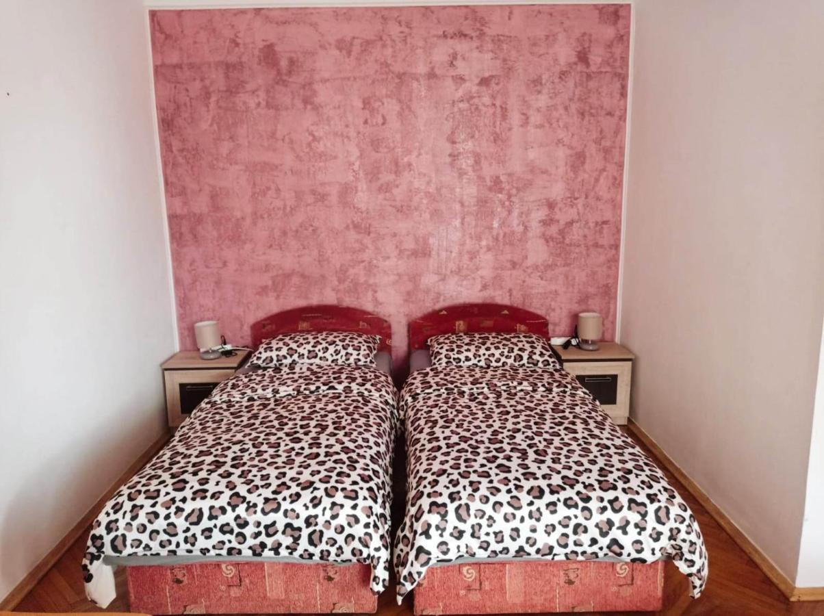 Casa Vinco Vici Hotel Turda Bagian luar foto